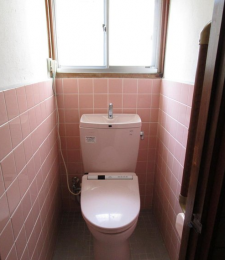 トイレ　トイレは白とピンクで優しい雰囲気♪