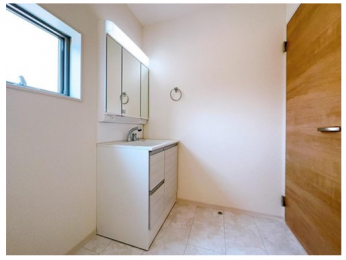 施工例写真　（洗面室施工例）
収納スペース豊富！全居室にクローゼット完備され、居住空間を広く使えます(^^)