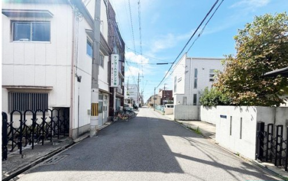 �@�O�ʓ��H����6���ƍL���A�Ԍɓ��ꂪ���ȕ������S��