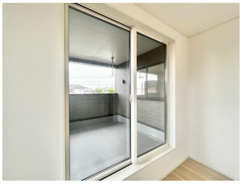 dlʐ^(̑)@O̓A~Ã͎TbVɕKXgȃGldlB^~̃qbƊ̏ȂTbVŎ̉xۂĂ܂