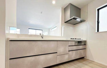 �L�b�`���@�Ζʎ��L�b�`���ɂ̓I�[���C�������򐅊��H��@�t���ł���