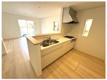 �L�b�`���@���r���O�ƈ�̊�����Ζʎ��L�b�`����t���A�S�̂ɖڂ��͂��̂ŁA���S���ĉƎ��₨�������o���܂���