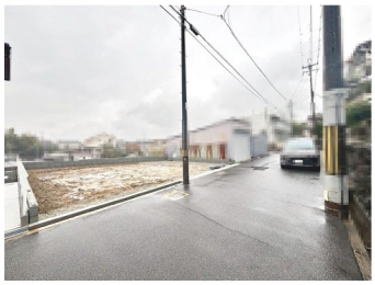 �O�ʓ��H�܂ތ��n�ʐ^�@���Ԃ�1�䒓�ԉ\��
�O�ʓ��H���͖�4.5���ƍL���A���o�ɂ��X���[�Y�ɏo���܂��ˁI