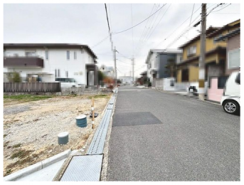 �O�ʓ��H�܂ތ��n�ʐ^�@�k�c�j16���I
�L�b�`���͔z�V�����₷���J�E���^�[�L�b�`�������������Ȃ��烊�r���O�ɖڂ��͂��܂���