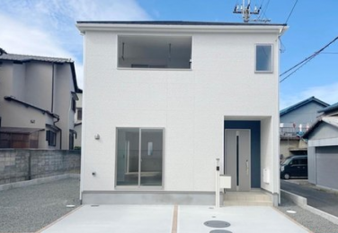 ���d�l�ʐ^(�O��)�@�ގ��O�ϓ��d�l�ł��B
LDK19���������܂��I
�L�b�`���͉�b���e�ޑΖʎ��ƂȂ��Ă���A�t���A�ɖڂ��͂��̂ň��S�ł��ˁI
