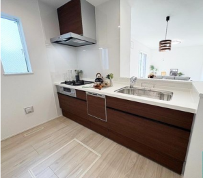 �L�b�`���@�ΖʃL�b�`���̗p�̃��r���O�͉Ƒ�����ɂȂ���ԂƂȂ�܂���