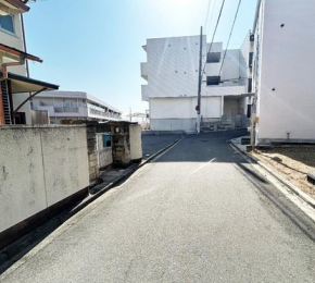 �O�ʓ��H�܂ތ��n�ʐ^�@�ՐÂȏZ��n�Ȃ̂ŁA�Â��ŗ������������ӊ���