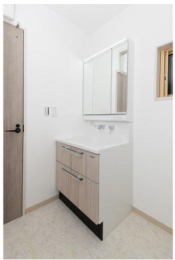 ���ʑ�E���ʏ��@������{�E�����ɂ����Ղ�Ǝ��[�ł���O�ʋ��t�����ʉ��ϑ�B�����g�����u���V�⃁�C�N����Ȃǂ��X�b�L���Еt���܂��I