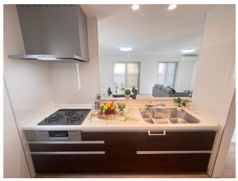 �{�H��ʐ^�@�i�{�H��j
�H��@�t���ł��I�������[��p���g���[������A�������̃X�g�b�N�⒲�����̒u���ꏊ�ɍ���܂���ˁI