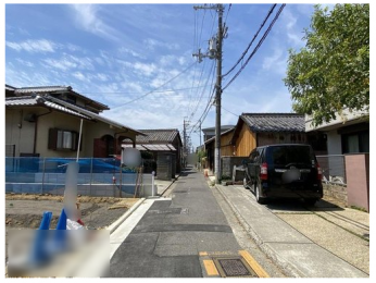 �O�ʓ��H�܂ތ��n�ʐ^�@����{�݂┃�����{�݂Ȃǂ��k�������ɑ����A�����֗��ȏZ����